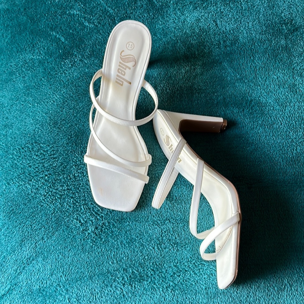 !FINAL DAY! white heels
